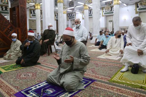 المفتي يحسم الجدل بشأن الصلاة على النبي جهرا بعد الجمعة