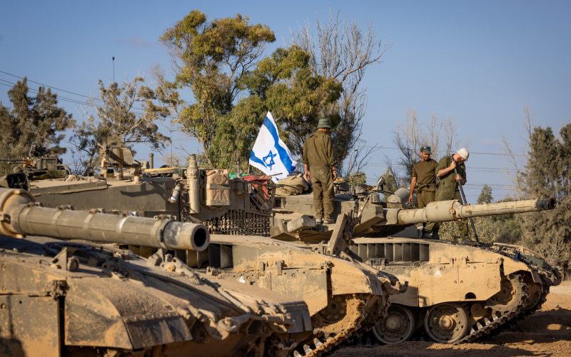 عقيد أمريكي يحذر من حرب عالمية إذا توغلت إسرائيل بريا في غزة