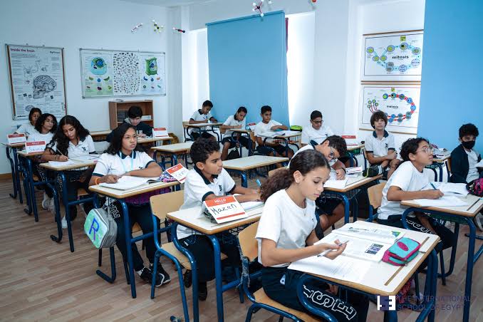 قرار عاجل من التعليم بخصوص التقديم في المدارس الرسمية الدولية